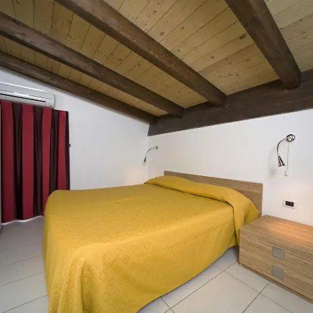 Locazione Turistica Rosburgo-4 *